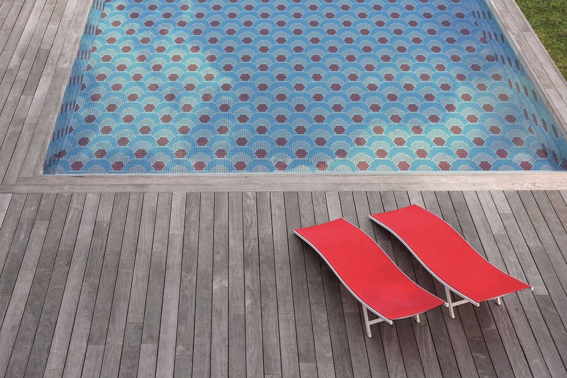 motif piscine chaise longue