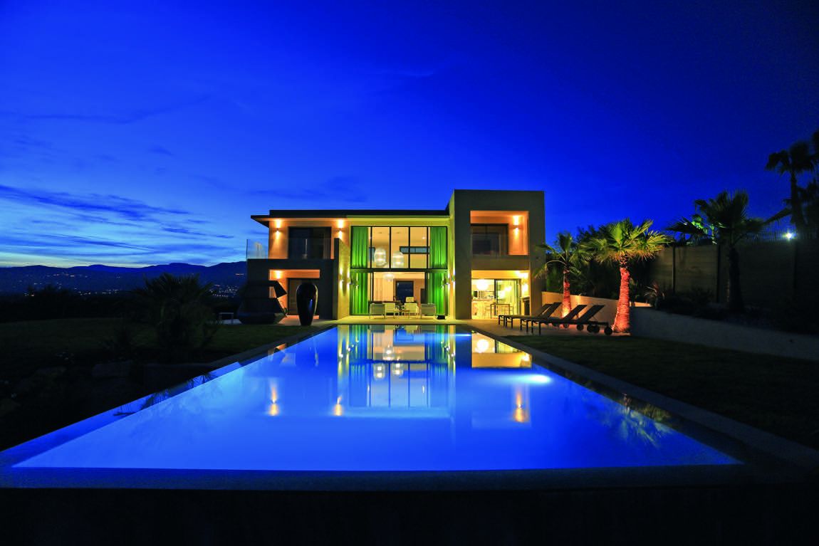 maison de luxe design avec piscine