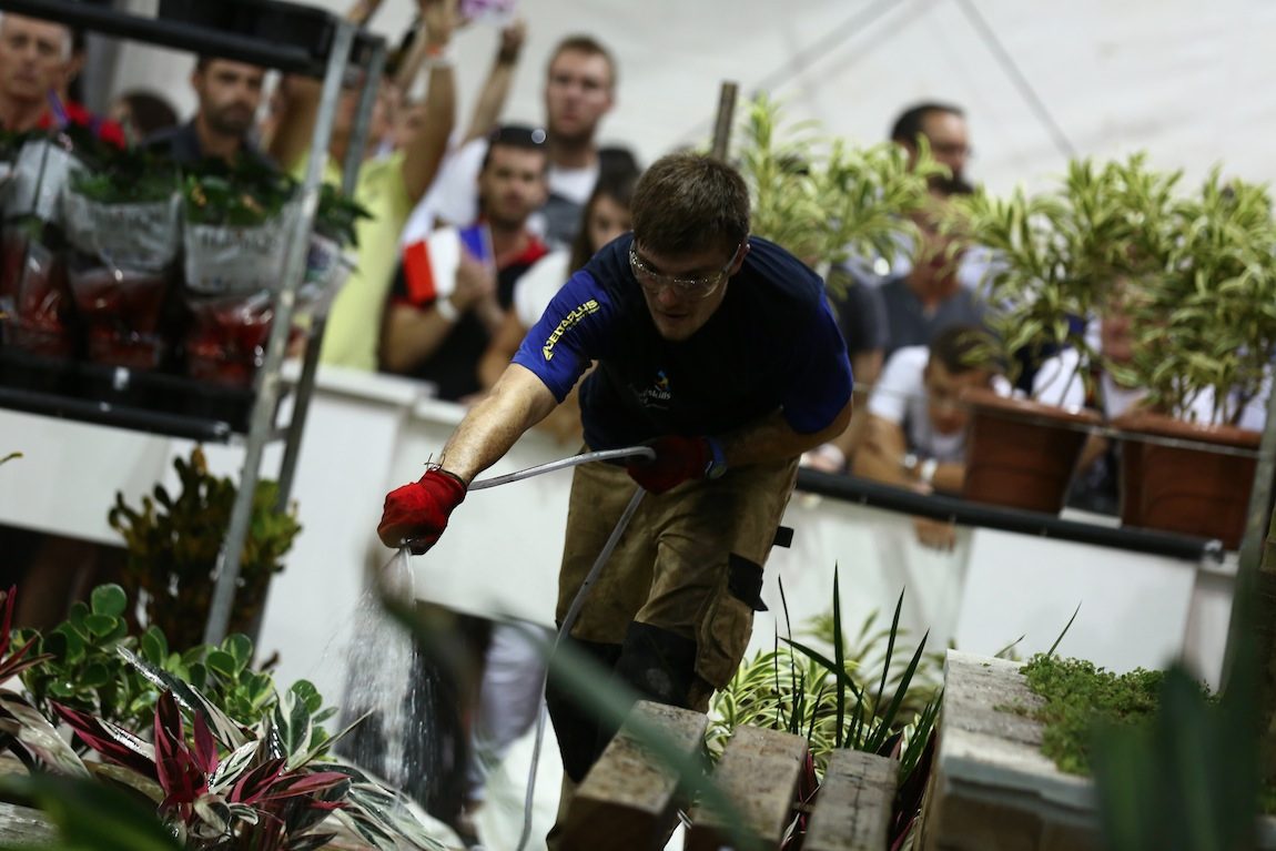 43e edition des Olympiades des métiers personne arrose 43e edition des Olympiades des métiers personne