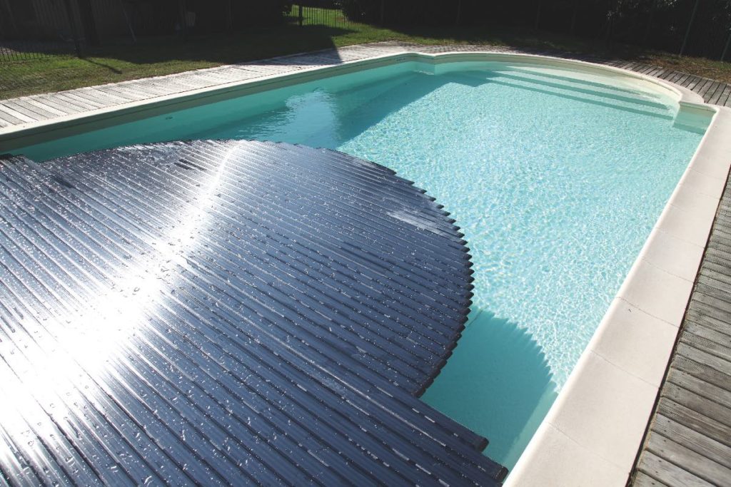 couverture piscine lames polycarbonate solaires