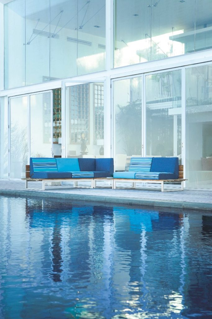 piscine canapé bleu