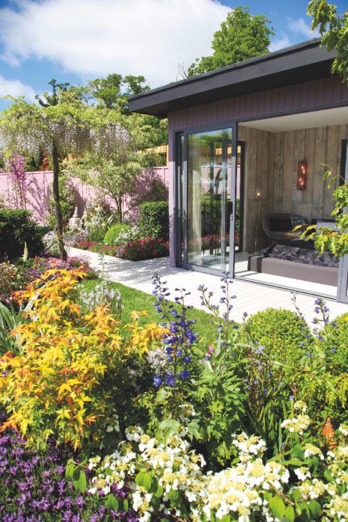 chambre vue sur jardin coloré