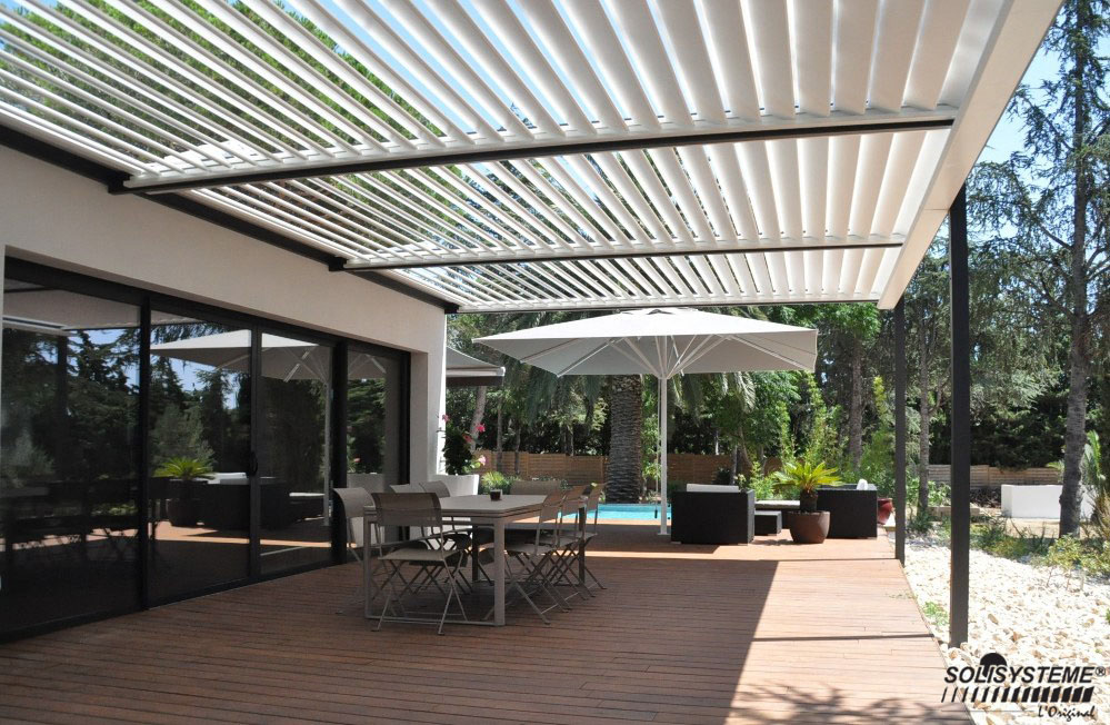 Solisysteme - Pergolas bioclimatiques - brise soleil à lames or