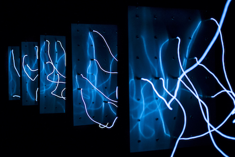 Installation "Impulse" de Martin Messier - Biennale des arts numériques Némo au CentQuatre " Les Faits du Hasard" © Quentin Chevrier