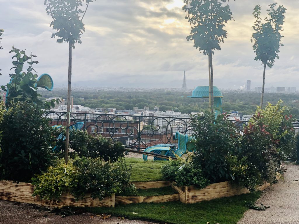 Le jardin de Florian Demon offre une vue panoramique sur le Bois de Boulogne et la capitale